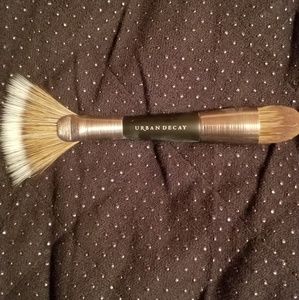 Urban decay Shapeshifter brush